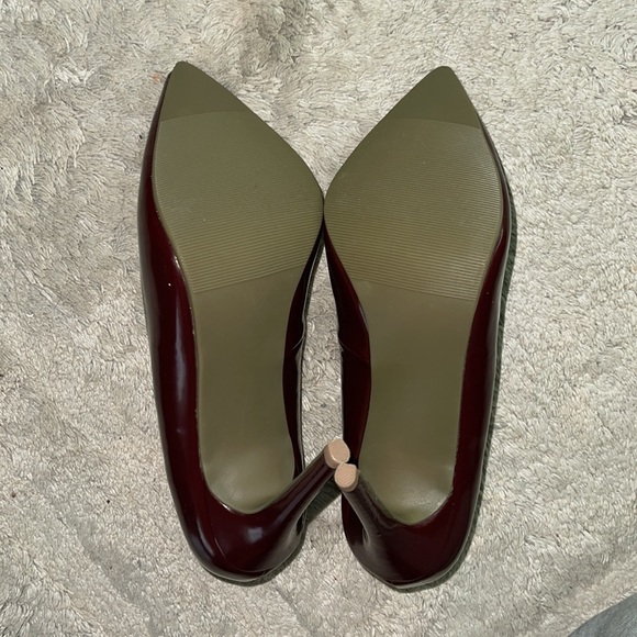 Red pumps - Picture 3 of 5